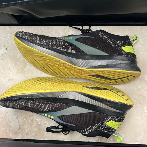 Brooks Levitate Running Shoes - Picture 2 of 7